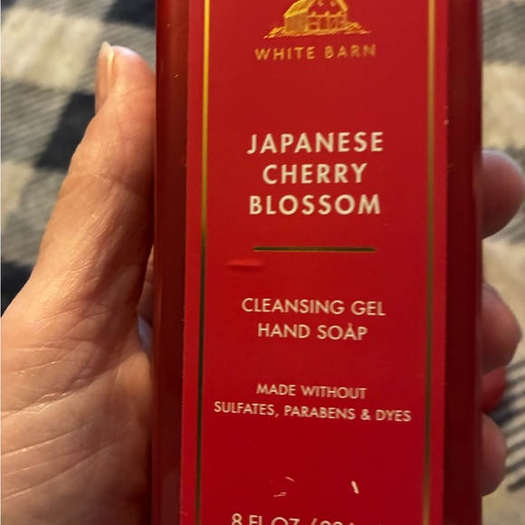 White Barn Japanese Cherry Blossom Cleansing Gel - Red and Gold Accents (4) - Picture 3 of 4
